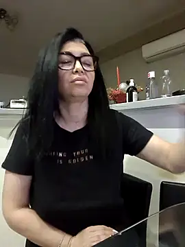 Milf Abigail online show from November 17, 2025, 11:32 pm