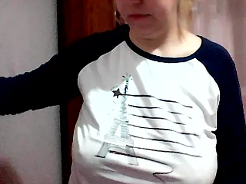 Snapshot of AnaXBerry chatting on February 6, 2025, 6:02 pm AnaXBerry online show from February 6, 2025, 6:02 pm