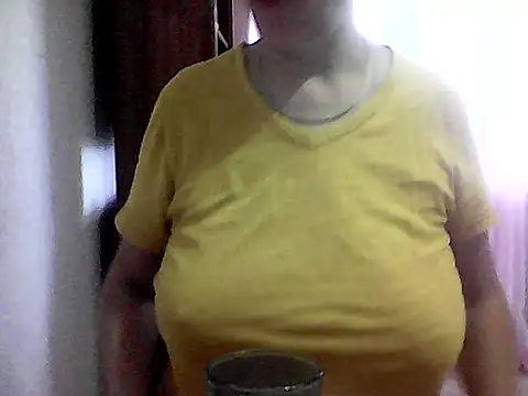 Snapshot of AnaXBerry chatting on September 25, 2025, 6:06 am AnaXBerry online show from September 25, 2025, 6:06 am
