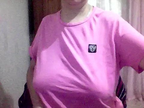 Snapshot of AnaXBerry chatting on October 4, 2025, 6:50 pm AnaXBerry online show from October 4, 2025, 6:50 pm