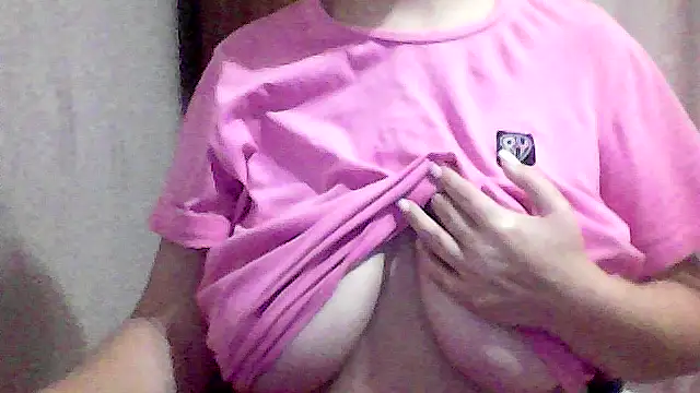 Snapshot of AnaXBerry chatting on October 9, 2025, 6:06 pm AnaXBerry online show from October 9, 2025, 6:06 pm