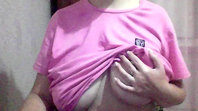 Snapshot of AnaXBerry chatting on October 12, 2025, 6:51 pm AnaXBerry online show from October 12, 2025, 6:51 pm