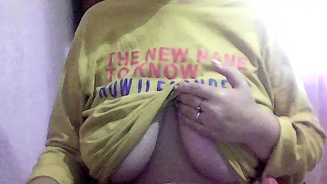Snapshot of AnaXBerry chatting on October 20, 2025, 6:47 am AnaXBerry online show from October 20, 2025, 6:47 am