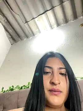 Snapshot of alondra_darling chatting on October 25, 2025, 5:19 pm alondra darling online show from October 25, 2025, 5:19 pm