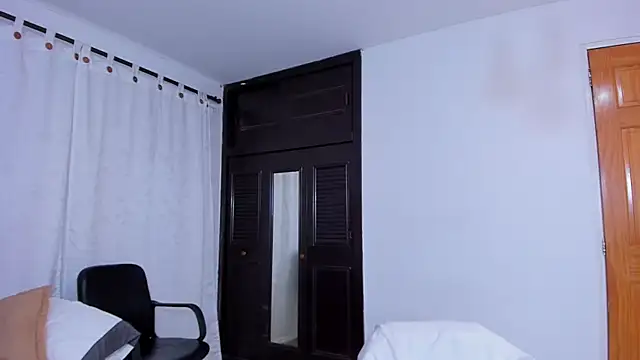 Snapshot of AURORA_FRANKLIN chatting on December 5, 2024, 6:55 pm AURORA FRANKLIN online show from December 5, 2024, 6:55 pm