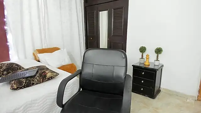 Snapshot of AURORA_FRANKLIN chatting on January 31, 2025, 1:45 pm AURORA FRANKLIN online show from January 31, 2025, 1:45 pm