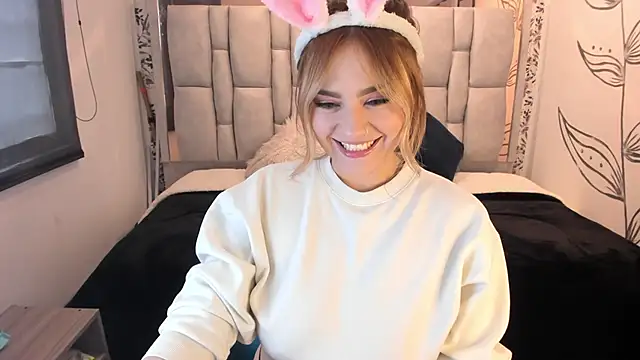 KataHot  online show from September 18, 2025, 8:11 pm