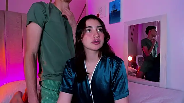 Snapshot of Damian_n_Maya chatting on January 8, 2025, 4:33 pm Damian n Maya online show from January 8, 2025, 4:33 pm