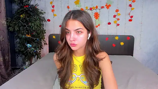 Snapshot of Milana_Crystal_ chatting on November 10, 2025, 8:13 am Milana Crystal online show from November 10, 2025, 8:13 am