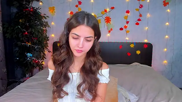 Snapshot of Milana_Crystal_ chatting on November 17, 2025, 8:09 am Milana Crystal online show from November 17, 2025, 8:09 am