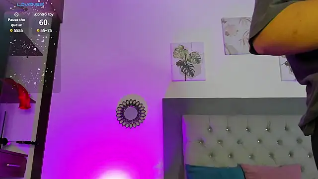 Kylie2211 online show from February 14, 2025, 2:07 am