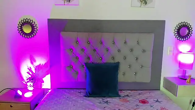 Kylie2211 online show from February 15, 2025, 2:47 am