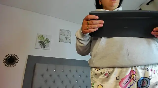 Kylie2211 online show from February 20, 2025, 2:40 am