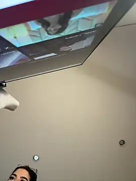 Kylie2211 online show from February 26, 2025, 11:09 am