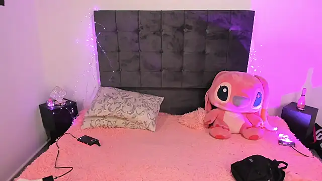 Kylie2211 online show from October 24, 2025, 3:14 am