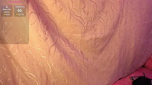 Kylie2211 online show from December 15, 2025, 11:53 pm