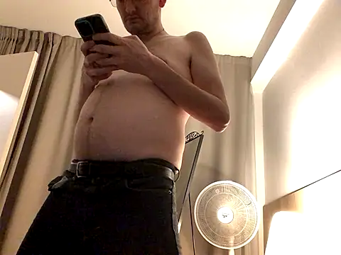 Snapshot of Hebrewhammers42 chatting on December 17, 2025, 7:42 pm Hebrewhammers42 online show from December 17, 2025, 7:42 pm