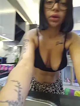 Snapshot of Esmertarcinim chatting on December 4, 2025, 9:18 am Esmertarcinim online show from December 4, 2025, 9:18 am