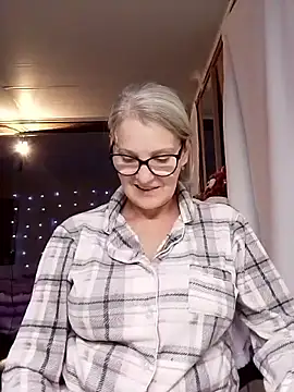 Snapshot of irinamaux chatting on November 5, 2025, 4:07 pm irinamaux online show from November 5, 2025, 4:07 pm