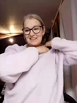 Snapshot of irinamaux chatting on November 6, 2025, 6:25 am irinamaux online show from November 6, 2025, 6:25 am