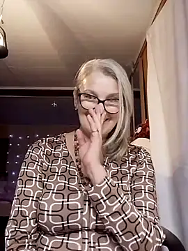 Snapshot of irinamaux chatting on November 8, 2025, 7:08 am irinamaux online show from November 8, 2025, 7:08 am