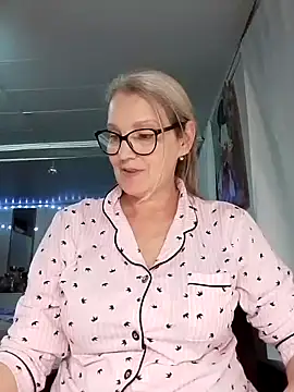 Snapshot of irinamaux chatting on November 21, 2025, 7:01 pm irinamaux online show from November 21, 2025, 7:01 pm