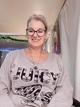 Snapshot of irinamaux chatting on November 28, 2025, 12:24 am irinamaux online show from November 28, 2025, 12:24 am