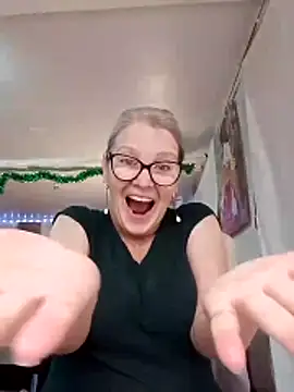 Snapshot of irinamaux chatting on December 2, 2025, 9:58 am irinamaux online show from December 2, 2025, 9:58 am