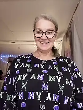 Snapshot of irinamaux chatting on December 3, 2025, 7:16 am irinamaux online show from December 3, 2025, 7:16 am