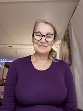 Snapshot of irinamaux chatting on December 4, 2025, 8:56 am irinamaux online show from December 4, 2025, 8:56 am