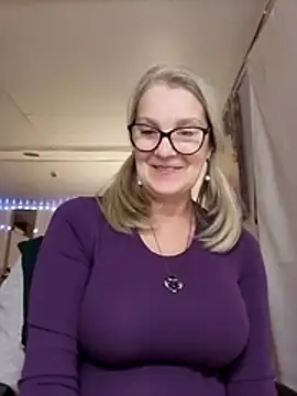 Snapshot of irinamaux chatting on December 5, 2025, 2:20 am irinamaux online show from December 5, 2025, 2:20 am