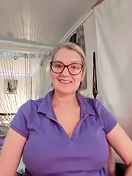 Snapshot of irinamaux chatting on December 14, 2025, 10:42 am irinamaux online show from December 14, 2025, 10:42 am