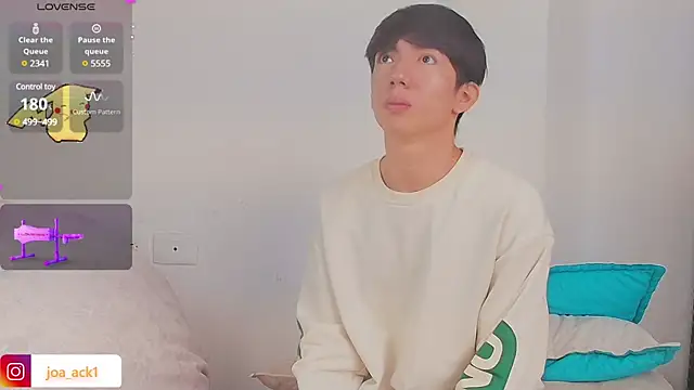 Snapshot of Levii_Ackermann chatting on February 24, 2025, 2:37 pm Levii Ackermann online show from February 24, 2025, 2:37 pm