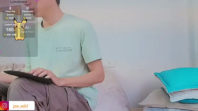 Snapshot of Levii_Ackermann chatting on February 25, 2025, 2:33 pm Levii Ackermann online show from February 25, 2025, 2:33 pm