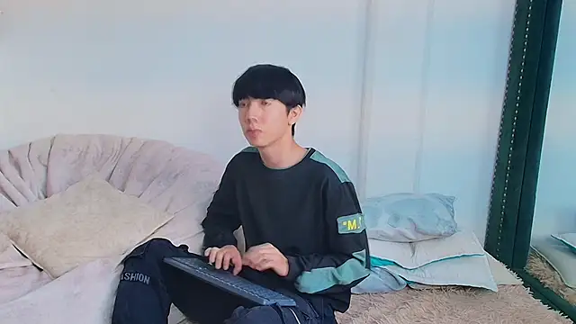 Snapshot of Levii_Ackermann chatting on March 7, 2025, 3:28 pm Levii Ackermann online show from March 7, 2025, 3:28 pm