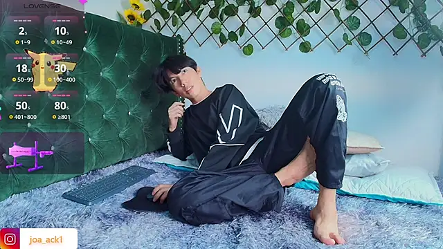 Snapshot of Levii_Ackermann chatting on March 16, 2025, 8:32 pm Levii Ackermann online show from March 16, 2025, 8:32 pm