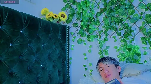 Snapshot of Levii_Ackermann chatting on September 23, 2025, 2:42 pm Levii Ackermann online show from September 23, 2025, 2:42 pm