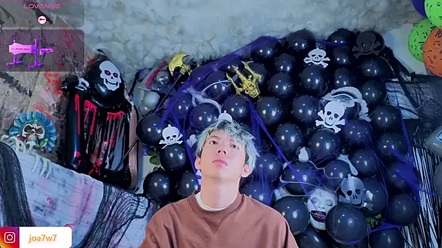 Snapshot of Levii_Ackermann chatting on October 17, 2025, 2:30 pm Levii Ackermann online show from October 17, 2025, 2:30 pm