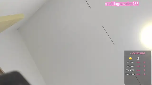 Snapshot of esmeraldastrong chatting on January 17, 2025, 10:45 pm esmeraldastrong online show from January 17, 2025, 10:45 pm