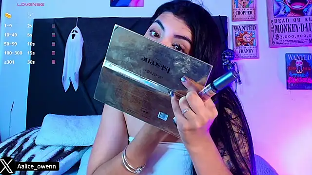 Aliceowenn online show from October 28, 2025, 9:17 pm