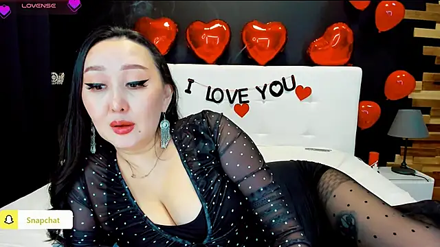 Snapshot of Julianna_Jami chatting on March 12, 2025, 2:34 pm Julianna Jami online show from March 12, 2025, 2:34 pm