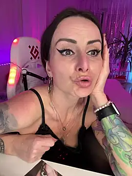 Snapshot of _AHHA_ chatting on February 15, 2025, 8:44 am AHHA online show from February 15, 2025, 8:44 am