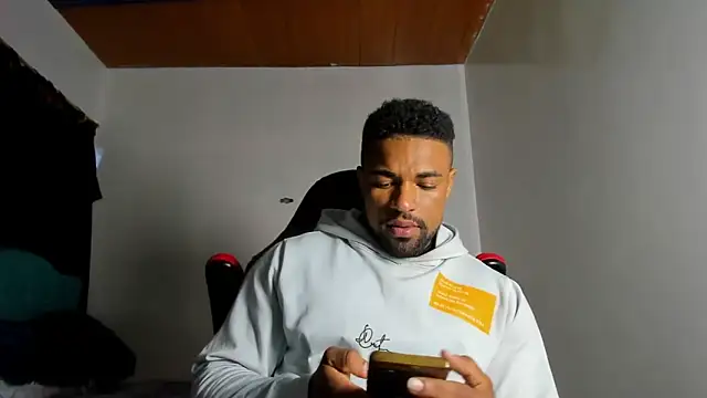 estebanlobo- online show from October 2, 2025, 11:23 pm