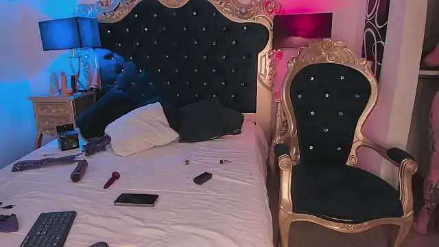 EmilyAllen  online show from December 11, 2024, 5:21 am