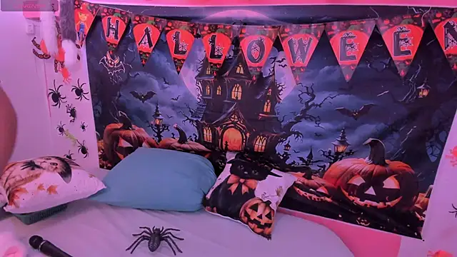 charlotte-11 online show from October 25, 2025, 3:29 pm