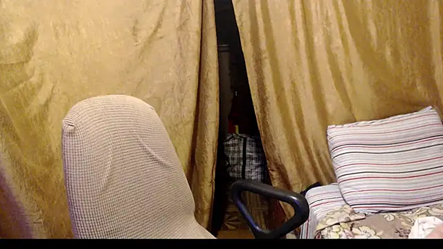 Snapshot of _Estelitta_5 chatting on October 10, 2025, 1:54 pm  Estelitta 5 online show from October 10, 2025, 1:54 pm