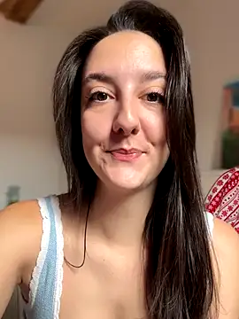 Snapshot of _Juliette chatting on October 31, 2025, 9:43 am Juliette online show from October 31, 2025, 9:43 am