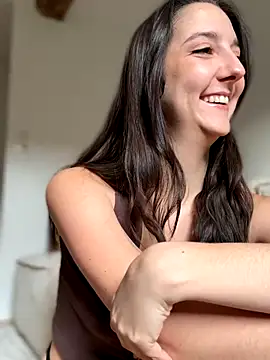 Snapshot of _Juliette chatting on December 3, 2025, 1:09 pm Juliette online show from December 3, 2025, 1:09 pm