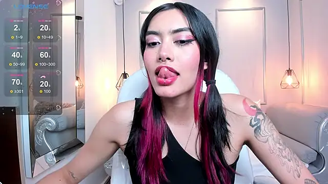 AzuraKindong online show from January 24, 2025, 1:56 am