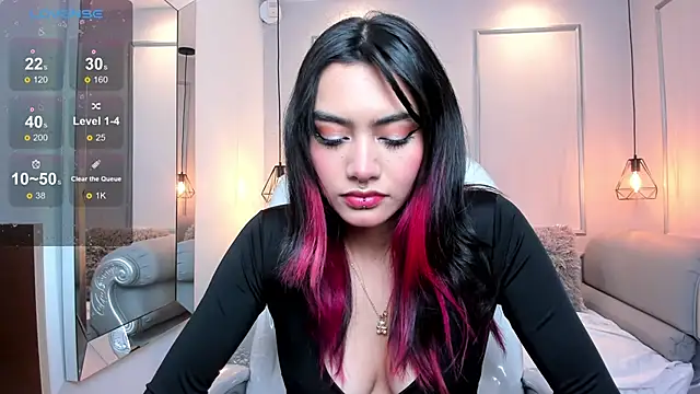 AzuraKindong online show from January 28, 2025, 7:21 pm